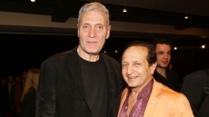Το «αντίο» του Σπύρου Μπιμπίλα στον Αλμπέρτο Εσκενάζυ: Ένας από τους πιο ευγενικούς ανθρώπους που γνώρισα στο θέατρο