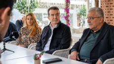 Ο Χρυσοχοΐδης συναντήθηκε με νέους Ρομά στην Αγία Βαρβάρα: «Είστε το παράδειγμα που μπορεί να αλλάξει την κοινωνία»