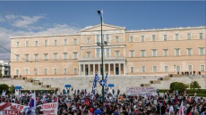 Απεργία ΑΔΕΔΥ σήμερα με αιχμή τον προϋπολογισμό: Συμμετέχουν ΠΟΕ-ΟΤΑ και εκπαιδευτικοί, τι θα ισχύσει με τα ΜΜΜ 