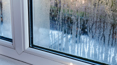 Οι 8 λόγοι που το σπίτι έχει υγρασία και πώς να την αντιμετωπίσετε