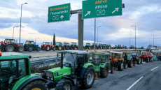 Η κυβέρνηση «κυκλώνει» την Παρασκευή για ραντεβού με τους αγρότες και περιμένει τα μπλόκα