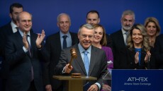 Alpha Bank: Χτύπησε το καμπανάκι στο Χρηματιστήριο, μετά από 100 χρόνια συνεχούς παρουσίας