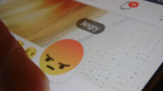 Πώς αντιδρούν οι πολίτες στις δημοσιεύσεις των πολιτικών στο Facebook: Τα θυμωμένα emoji σε κόμματα και θεματολογία