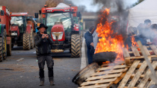 Μπλόκα από τους Γάλλους αγρότες κατά της συμφωνίας ΕΕ και Mercosur: Παρίσι και Ρώμη θέλουν να καθυστερήσει η ψήφιση