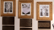 Ο Τραμπ... έβαλε την πινελιά του κάτω από τα πορτρέτα των προηγούμενων προέδρων: Ο διχαστικός Ομπάμα, ο κοιμισμένος Τζο και τα σκάνδαλα του Κλίντον
