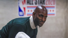 NBA: Οι Τίμπεργουλβς αποσύρουν τη φανέλα του Κέβιν Γκαρνέτ, αναλαμβάνει πόστο στη διοίκηση των «Λύκων»