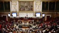 Πολιτικό θρίλερ στη Γαλλία: Η κυβέρνηση Λεκορνί προσπαθεί να περάσει τον προϋπολογισμό πριν το τέλος του έτους