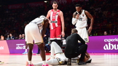 Τρομερά άτυχος ο Τραορέ, αποχώρησε υποβασταζόμενος στην 3η περίοδο του αγώνα με τον Ολυμπιακό, δείτε βίντεο