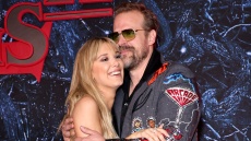 Η Μίλι Μπόμπι Μπράουν και ο Ντέιβιντ Χάρμπορ δεν πήγαν στην εκδήλωση για την τελευταία σεζόν του Stranger Things