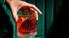 Negroni - To κλασικό, σοβαρό κοκτέιλ με γιορτινή διάθεση