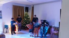 Χριστουγεννιάτικη γιορτή με δώρα για τους επτά μαθητές στο Αγαθονήσι