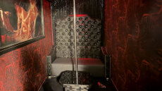 Καλλιθέα: Έλεγχοι σε καταστήματα «StripShow»: Πέντε συλλήψεις ατόμων που προήγαγαν στην πορνεία γυναίκες