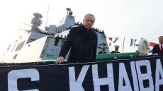 Ο Ερντογάν παραλαμβάνει νέο υποβρύχιο και αποβατικό αλλά δηλώνει «δεν έχουμε καμία βλέψη στα εδάφη κανενός»