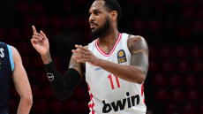 Τρίποντο το πρώτο καλάθι του Μόντε Μόρις με τη φανέλα του Ολυμπιακού, βίντεο 