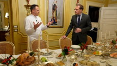 Στο «Μεγάλη Βρεταννία» με τον executive chef: Το μενού των εορτών, τα μυστικά και οι ιστορίες του εμβληματικού ξενοδοχείου