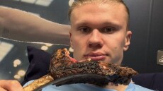 Ο Χάαλαντ ξεπέρασε τον Κριστιάνο Ρονάλντο σε γκολ στην Premier League και το γιόρτασε με μία tomahawk μπριζόλα, δείτε βίντεο 