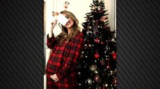 Η Γιώτα Τσιμπρικίδου πόζαρε στο χριστουγεννιάτικο δέντρο με το υπερηχογράφημα της κόρης της