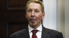 Επιμένει η Paramount για την εξαγορά της Warner Bros: Προσωπική εγγύηση 40,4 δισ. δολαρίων από τον Λάρι Έλισον