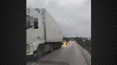 Μπλόκα των αγροτών: Μεγάλα κυκλοφοριακά προβλήματα στον άξονα Θήβα – Λιβαδειά, δείτε βίντεο