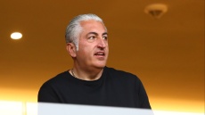 Οργή του ιδιοκτήτη του ΟΦΗ για τη διαιτησία στον αγώνα με την ΑΕΚ στη Νέα Φιλαδέλφεια 