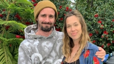 Τζέιμς Ράνσον: Σε αγάπησα 1000 φορές και ξέρω ότι θα σ' αγαπήσω ξανά, δηλώνει η γυναίκα του ηθοποιού που αυτοκτόνησε