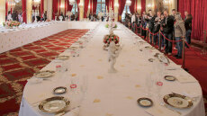 Πώς πορσελάνες, κρυστάλλινα ποτήρια και ασημικά από το Μέγαρο των Ηλυσίων κατέληξαν προς πώληση στο διαδίκτυο: Τρεις συλλήψεις