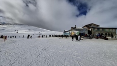 Ανοιχτό το Χιονοδρομικό Κέντρο του Καϊμακτσαλάν: Τα 40 εκατοστά φτάνει το χιόνι στην κορυφή