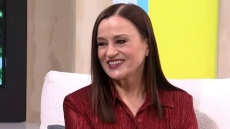 Καρυοφυλλιά Καραμπέτη: Δεν μου ήταν εύκολο να εμφανιστώ με τα εσώρουχα στη σκηνή, παλιά το έκανα με μεγάλη άνεση