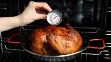 Γάστρα ή ταψί; Πώς ψήνουμε σωστά το κρέας - και γιατί χρειάζεται θερμόμετρο