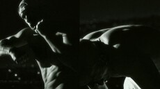 «Ταπ Άουτ»: Ένας συγκλονιστικός μονόλογος στο Θέατρο Μικρό Γκλόρια