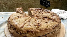 Πώς φτιάχνεται η εμβληματική βασιλόπιτα της Aγιάσου - Η συνταγή