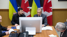 Μήνυμα στήριξης στην Ουκρανία στέλνουν Ευρωπαίοι και ΝΑΤΟ, λίγες ώρες πριν από τη συνάντηση Τραμπ - Ζελένσκι