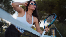 Γαλλίδα τενίστρια μετά την επέμβαση αύξησης στήθους, πήρε χορηγία από το Only Fans