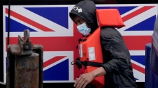 Συμφωνίες Βρετανίας με Ανγκόλα και Ναμίμπια για επιστροφές παράτυπων μεταναστών 
