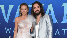 Η Χάιντι Κλουμ εθεάθη τόπλες σε νησί της Καραϊβικής στις διακοπές της με τον Τομ Κάουλιτζ
