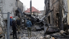 «Ρωσικός τρόμος»: Ο Ζελένσκι ζητά πίεση προς τη Μόσχα πριν τη συνάντηση με τον Τραμπ, δημοσιεύοντας βίντεο από τις επιθέσεις στην Ουκρανία