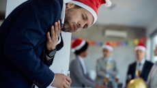 Τα καρδιακά επεισόδια αυξάνονται έως και 30% τις ημέρες των Χριστουγέννων - Τα επικίνδυνα συμπτώματα
