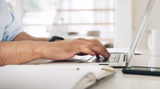 165.000 πολίτες ωφελήθηκαν από τα προγράμματα απασχόλησης και κατάρτισης της ΔΥΠΑ το 2025