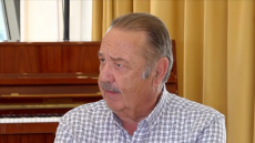 Τάσος Κωστής: Έπαιζα σε παράσταση με 32 αιματοκρίτη, πήγαινα με τα σωληνάκια στις πρόβες