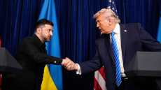 Ο Ζελένσκι έφυγε με χαμόγελα, θερμές χειραψίες και μικρές νίκες από τον Λευκό Οίκο, όμως η ειρήνη είναι ακόμα μακριά