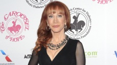 Η Κάθι Γκρίφιν χαρακτήρισε τον εκλιπόντα αδερφό της «παιδόφιλο» - Δεν το ξεπερνάς ποτέ, είπε