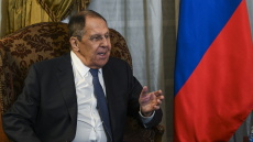 Η Δύση πρέπει να καταλάβει ότι η Ρωσία έχει το πάνω χέρι στον πόλεμο, λέει ο Λαβρόφ