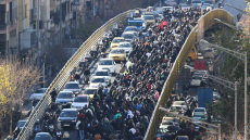 Οι Ιρανοί είναι σε απόγνωση με τη χώρα να βυθίζεται από μαζικές διαδηλώσεις και σοβαρά επεισόδια: Η πολιτική αλλαγή και οι σκέψεις για μετανάστευση