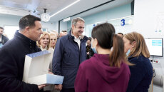 Επίσκεψη Μητσοτάκη στο νοσοκομείο Γεννηματάς: Ενημερώθηκε για τα επείγοντα και τα έργα αναβάθμισης, δείτε βίντεο και φωτογραφίες