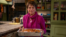 Ένα γλυκό, ένας τόπος, μια οικογένεια: Δοκιμάζοντας ένα γαλακτομπούρεκο με ιστορία στην καρδιά της Ευρυτανίας