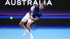 Με πολύ καλή εμφάνιση Τσιτσιπάς κέρδισε 2-0 τον Μοτσιζούκι στο United Cup