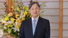 Νεαρός γδύθηκε μπροστά στον αυτοκράτορα της Ιαπωνίας όταν χαιρετούσε το πλήθος για την Πρωτοχρονιά