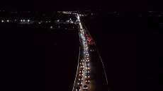 Συνεχίζεται η ταλαιπωρία για τους εκδρομείς που επιστρέφουν στην Αθήνα, «έμφραγμα» 12 χιλιομέτρων στην Αλίαρτο, βίντεο