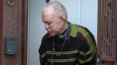 Αγνώριστος και αντιμέτωπος με έξωση ο Μίκι Ρουρκ, χρωστάει 60.000 δολάρια, δείτε φωτογραφίες