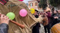 Ραγκουτσάρια, Καμήλες και Τζαμαλάρια: Τα έθιμα που αναβιώνουν στη Βόρεια Ελλάδα για τα Θεοφάνια